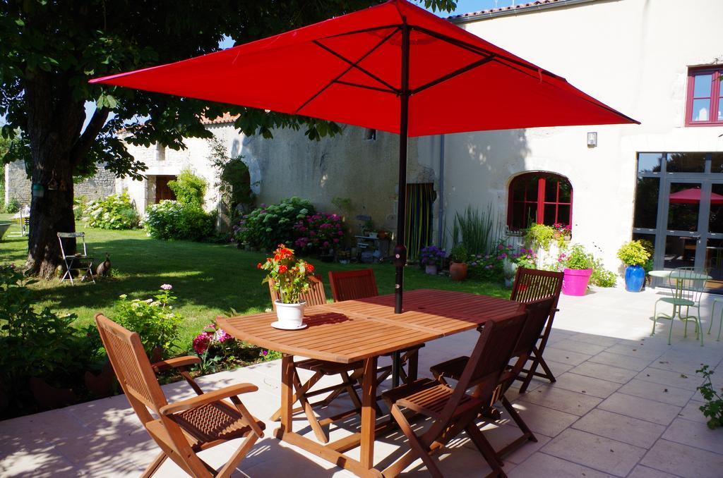 Bed and Breakfast Le Logis De La Poupeliere Vouhe  Экстерьер фото